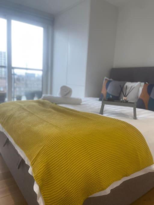 Luxury 2bed 2bath View Flat * Londra