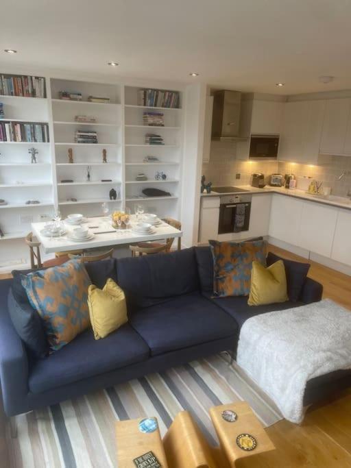 Luxury 2bed 2bath View Flat *