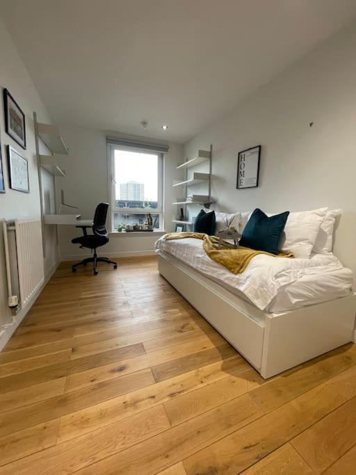 Luxury 2bed 2bath View Flat Londra