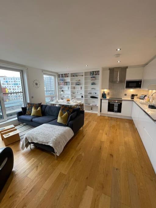Luxury 2bed 2bath View Flat *