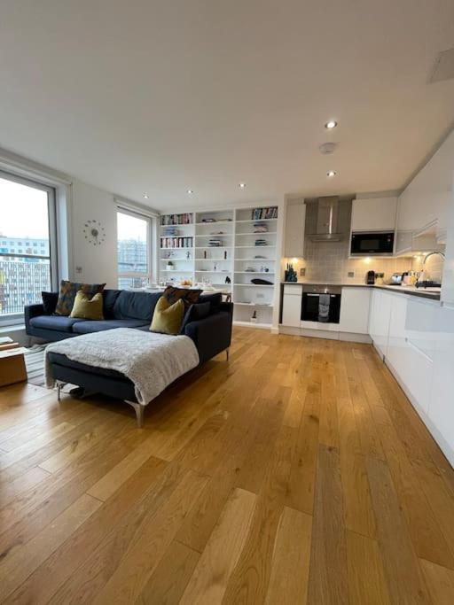 Luxury 2bed 2bath View Flat * Londra