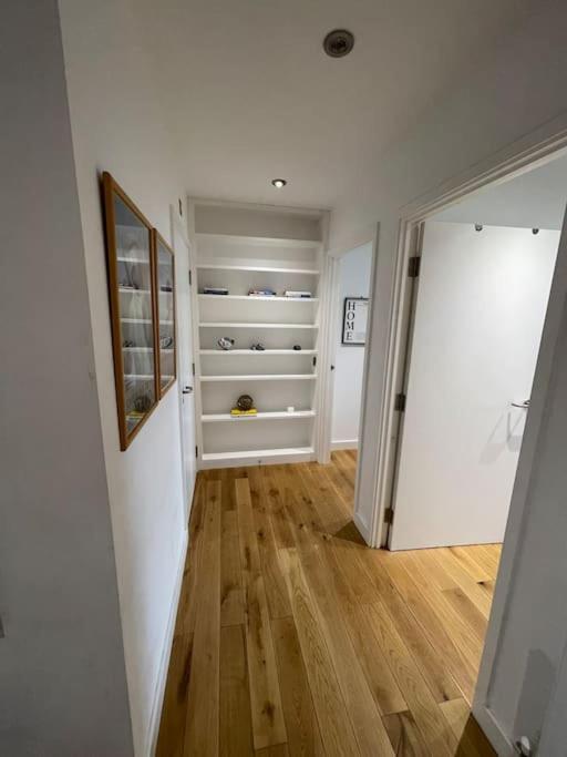 Luxury 2bed 2bath View Flat Londra