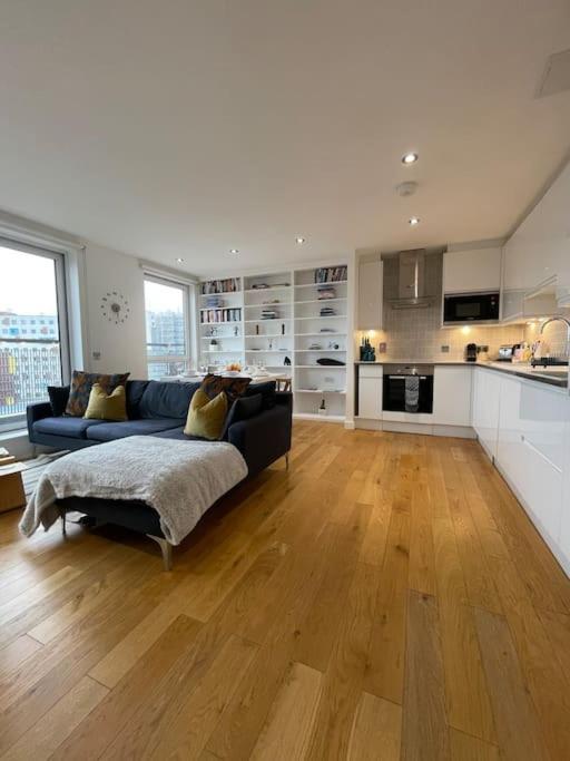 Luxury 2bed 2bath View Flat * Londra