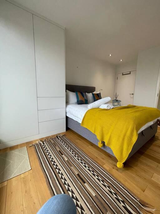 Luxury 2bed 2bath View Flat * Londra